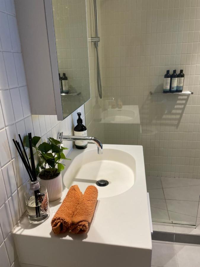 Cozy 1 Bed Apt & Spa,Free Parking ,Phenomena Views Melbourne Buitenkant foto